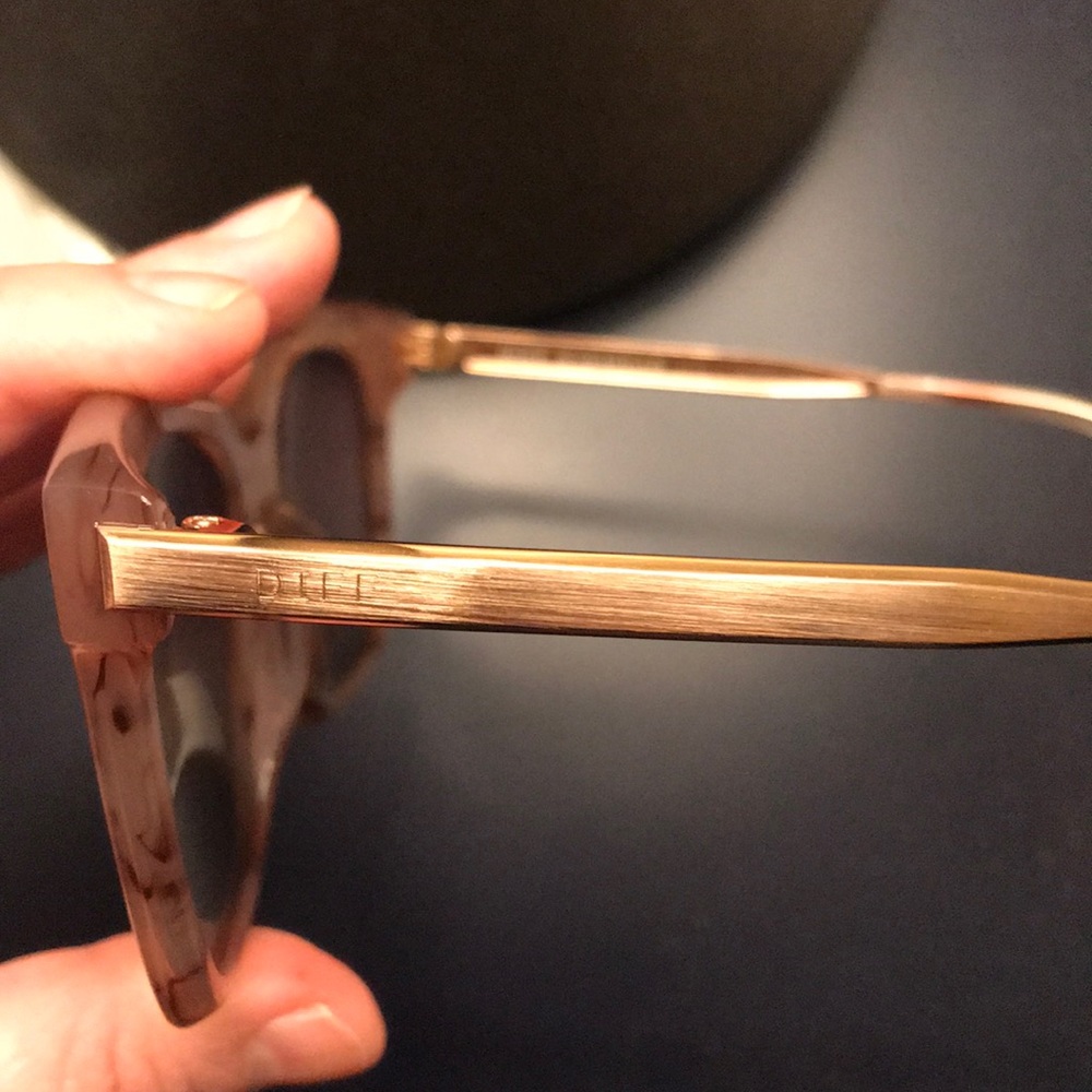 DIFF sunglasses - Picture 3 of 3